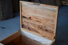Yew lid underside with tray-handle recess